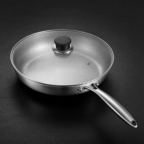 The tempered glass lid on the pan